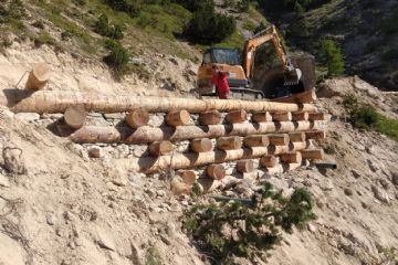 Realizzazione di palificata di sostegno a due pareti per la messa in sicurezza della strada del Pramand, Località galleria dei Saraceni, comune di Oulx.