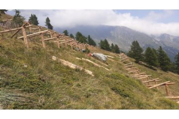 Realizzazione cavalletti paravalanghe. Valanga Serre Marre. Comune di Salbertrand.